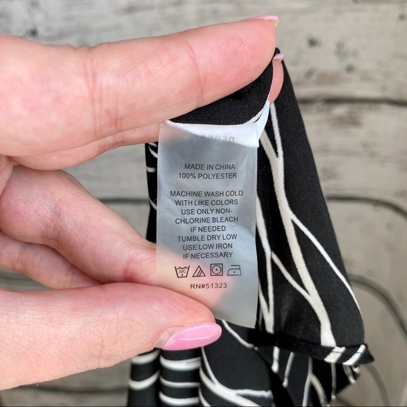 Vince Camuto black and white tank - Picture 6 of 6